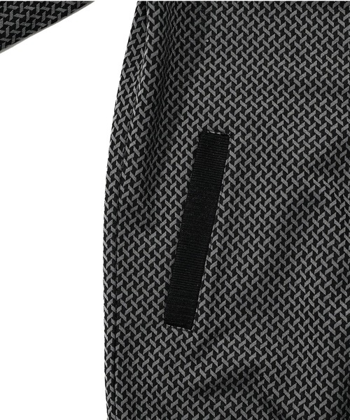 SOMEDIFF(サムディフ)の「【SOMEDIFF】総柄フルジップパーカー メンズ 薄手 モノトーン 軽量 ストレッチ フード 細身(パーカー・メンズ・ホワイト×ブラック/ホワイト/ブラック×グレー・L/XL/M)」の15枚目の写真