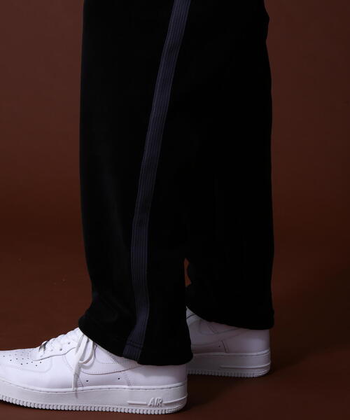 AVIREX(アヴィレックス)の「VELOUR TRACK PANTS / ベロア トラックパンツ / AVIREX / アヴィレックス(その他パンツ・メンズ・ブラック/カーキ/オレンジ・LARGE/XX-LARGE/X-LARGE/MEDIUM)」の12枚目の写真