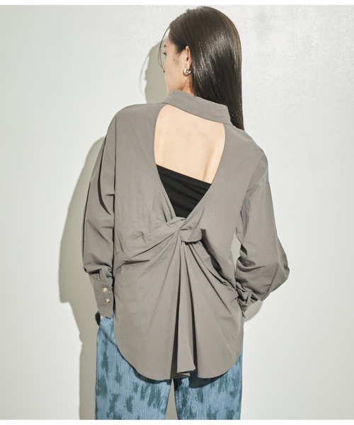 ANAP（アナップ）の「バックオープンツイストデザインシャツ（シャツ/ブラウス・レディース・アイボリー/イエロー×グリーン/スミクロ・FREE）」の3枚目の写真