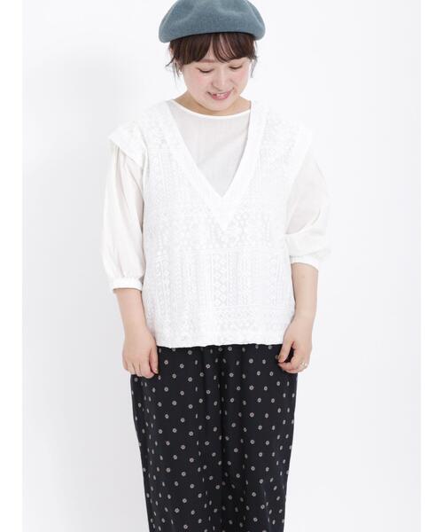 Samansa Mos2（サマンサ モスモス）の「レースドッキングブラウス（シャツ/ブラウス・レディース・キャメル/チャコールグレー/ベージュ/オフホワイト・F）」の6枚目の写真