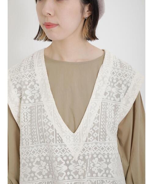 Samansa Mos2（サマンサ モスモス）の「レースドッキングブラウス（シャツ/ブラウス・レディース・キャメル/チャコールグレー/ベージュ/オフホワイト・F）」の17枚目の写真