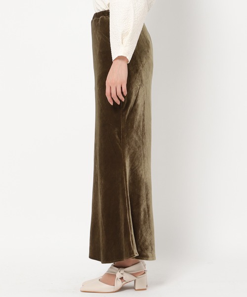 mysty woman(ミスティウーマン)の「ベロアバイアスタイトスカート 981399(スカート・レディース・オレンジ/ネイビー/ブラウン・FREE)」の4枚目の写真