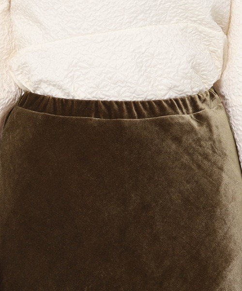 mysty woman(ミスティウーマン)の「ベロアバイアスタイトスカート 981399(スカート・レディース・オレンジ/ネイビー/ブラウン・FREE)」の7枚目の写真