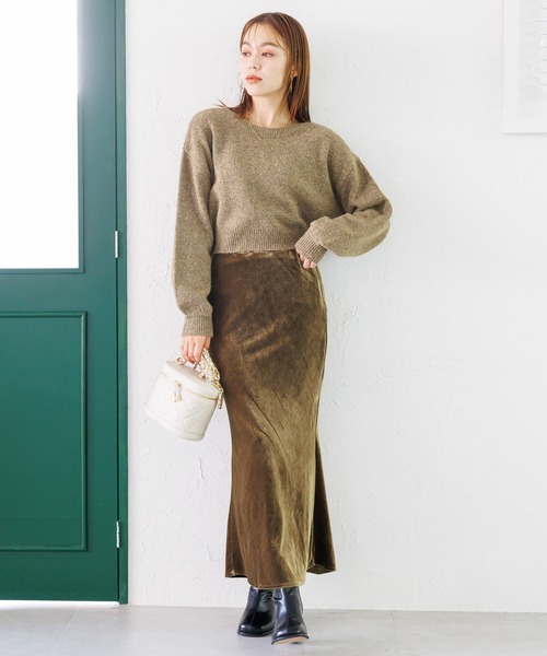 mysty woman(ミスティウーマン)の「ベロアバイアスタイトスカート 981399(スカート・レディース・オレンジ/ネイビー/ブラウン・FREE)」の17枚目の写真