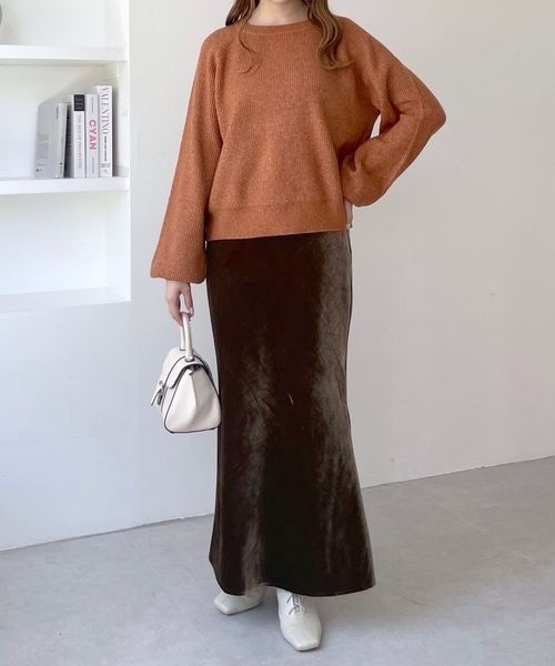 mysty woman(ミスティウーマン)の「ベロアバイアスタイトスカート 981399(スカート・レディース・オレンジ/ネイビー/ブラウン・FREE)」の21枚目の写真