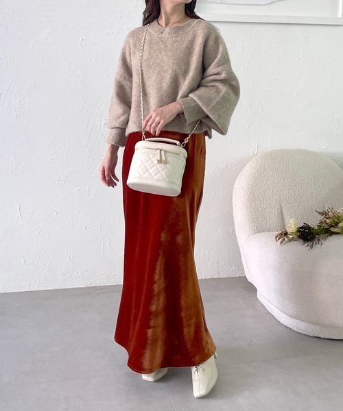 mysty woman(ミスティウーマン)の「ベロアバイアスタイトスカート 981399(スカート・レディース・オレンジ/ネイビー/ブラウン・FREE)」の22枚目の写真