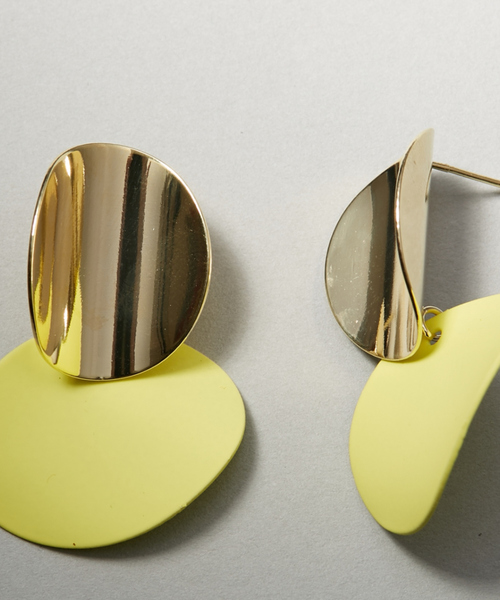 Abahouse Devinette(ドゥヴィネット)の「【sauvage peau 】ラウンドクロスピアス(ピアス(両耳用)・レディース・ブルー/オレンジ/イエロー/ホワイト・フリー)」の4枚目の写真