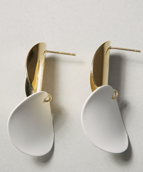 Abahouse Devinette(ドゥヴィネット)の「【sauvage peau 】ラウンドクロスピアス(ピアス(両耳用)・レディース・ブルー/オレンジ/イエロー/ホワイト・フリー)」の12枚目の写真