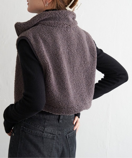 notch.（ノッチ）の「ボアショートベスト（ダウンベスト・レディース・ブラック/オフホワイト/グレー・M）」の13枚目の写真