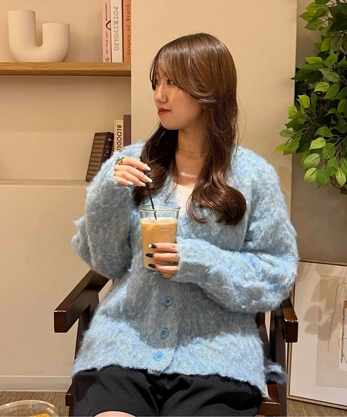 Thevon（ゼボン）の「シャギーVネックカーディガン（カーディガン/ボレロ・レディース・チャコールグレー/オレンジ/グレー/ベージュ/サーモンピンク/ブルー・FREE）」の4枚目の写真