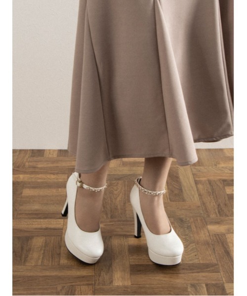 DULCIS REGALO（ドルキス レガロ）の「ElvisLuce(エルビスルーチェ)11cmヒールパールアンクルストラップパンプス（パンプス・レディース・ホワイト/ブラック/ネイビー・L/S/LL/M）」の2枚目の写真