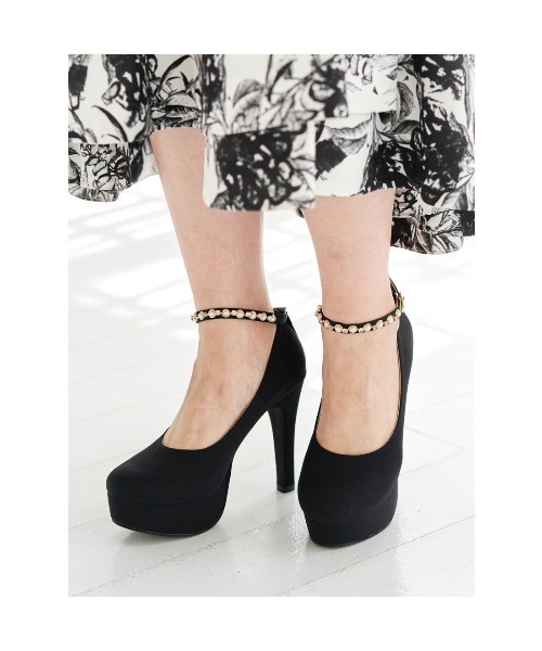 DULCIS REGALO（ドルキス レガロ）の「ElvisLuce(エルビスルーチェ)11cmヒールパールアンクルストラップパンプス（パンプス・レディース・ホワイト/ブラック/ネイビー・L/S/LL/M）」の3枚目の写真