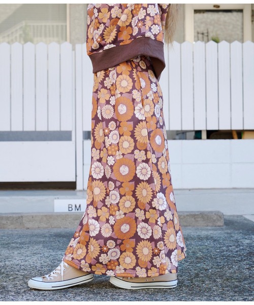 anap mimpi（アナップミンピ）の「レトロフラワー 裏毛 セミフレア スカート（スカート・レディース・ベージュ系その他/ダークグレー・FREE）」の4枚目の写真