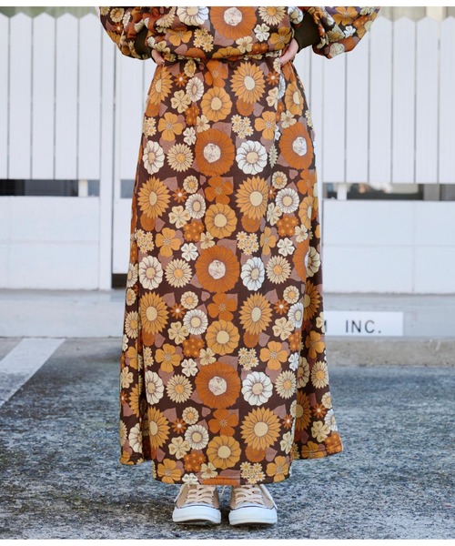 anap mimpi（アナップミンピ）の「レトロフラワー 裏毛 セミフレア スカート（スカート・レディース・ベージュ系その他/ダークグレー・FREE）」の10枚目の写真