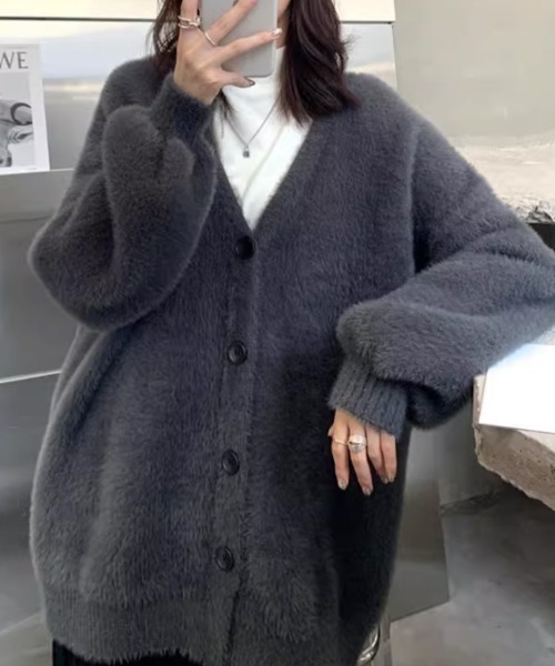 COCOMOMO(ココモモ)の「【新色登場】ふわふわシャギーカーディガン オーバーサイズ カーディガン シャギーニット Vネック 春服 秋服 冬服(カーディガン/ボレロ・レディース・ダークグレー/ブラック/ホワイト/ベージュ/グリーン/ネイビー/ライトグレー/ブラウン・FREE)」の9枚目の写真