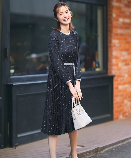 ANY SIS(エニィスィス)の「【2WAY】バイカラープリーツ ワンピース(ワンピース・レディース・ネイビー系5/アイボリー系5・1/3/2)」の3枚目の写真