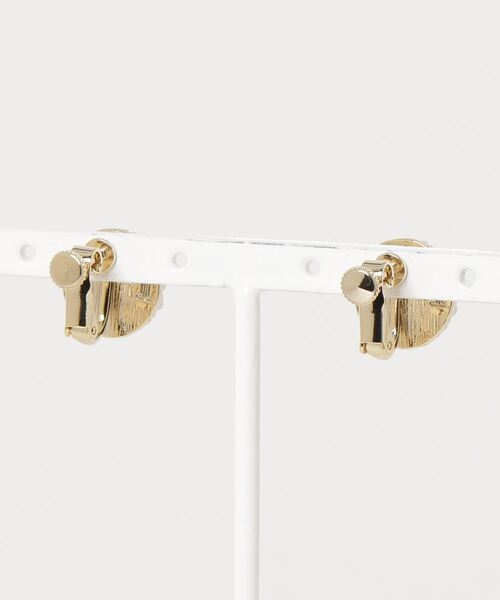 LANVIN en Bleu（ランバンオンブルー）の「プチパール イヤリング（イヤリング・レディース・ブラック/ホワイト・ONE SIZE）」の6枚目の写真