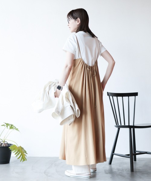 AMERICAN HOLIC(アメリカンホリック)の「丈違いキャミワンピース(ワンピース・レディース・ブラック/ベージュ・M/L)」の3枚目の写真