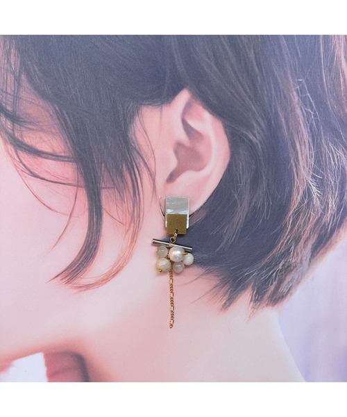 tone(トーン)の「【musk】ホワイト×ゴールドの可愛めイヤリング(MA)(イヤリング・レディース・ホワイト・FREE)」の2枚目の写真