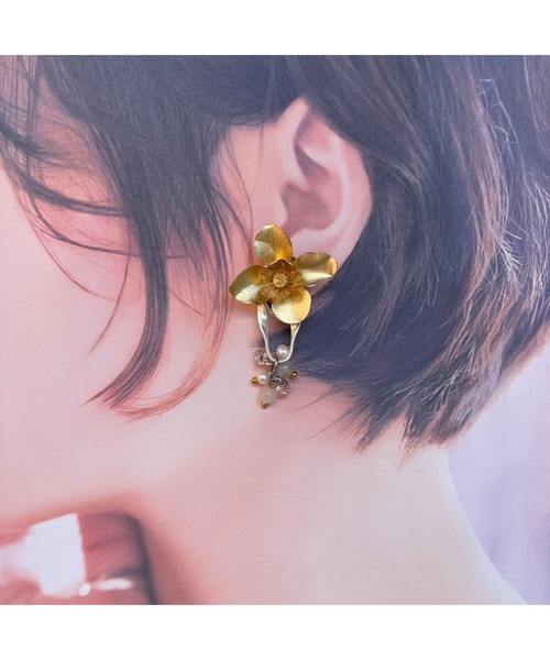 tone(トーン)の「【musk】ホワイト×ゴールドの可愛めイヤリング(MA)(イヤリング・レディース・ホワイト・FREE)」の9枚目の写真