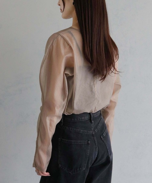 cheriella(シェリエラ)の「【cheriella】WEB限定オーガンジーカーブスリーブブラウス WEB LIMITED ORGANZA CURVE SLEEVE BLOUSE(シャツ/ブラウス・レディース・アイボリー/ブラック/ベージュ・M)」の22枚目の写真
