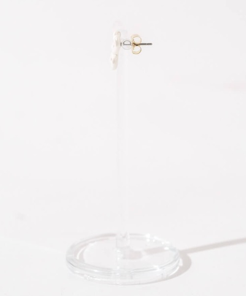 flower(フラワー)の「ホイップリボンピアス(ピアス(片耳用)・レディース・ホワイト・FREE)」の3枚目の写真