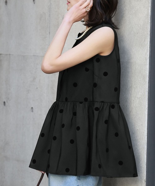 ELFRANK（エルフランク）の「ドットプリントノースリーブペプラムブラウス（シャツ/ブラウス・レディース・オフホワイト/ブラック・FREE）」の7枚目の写真