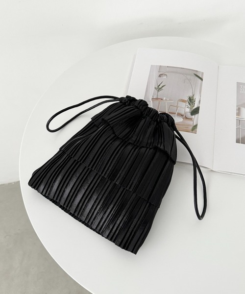 un+frame（アンフレーム）の「メタリックプリーツ ティアード巾着ショルダーバッグ（ショルダーバッグ・レディース・シルバー/ブラック/ピンク・FREE）」の18枚目の写真