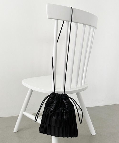 un+frame（アンフレーム）の「メタリックプリーツ ティアード巾着ショルダーバッグ（ショルダーバッグ・レディース・シルバー/ブラック/ピンク・FREE）」の19枚目の写真