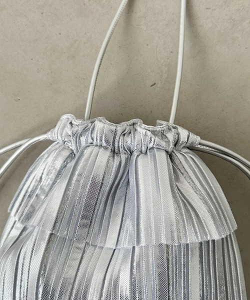 un+frame（アンフレーム）の「メタリックプリーツ ティアード巾着ショルダーバッグ（ショルダーバッグ・レディース・シルバー/ブラック/ピンク・FREE）」の8枚目の写真