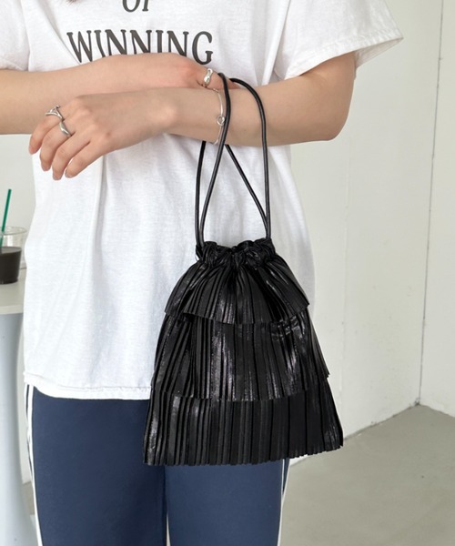 un+frame（アンフレーム）の「メタリックプリーツ ティアード巾着ショルダーバッグ（ショルダーバッグ・レディース・シルバー/ブラック/ピンク・FREE）」の11枚目の写真