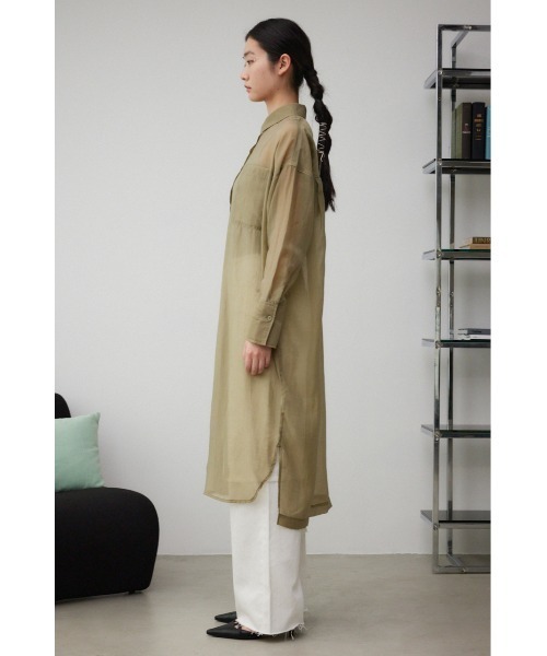 AZUL by moussy（アズールバイマウジー）の「シアーロングシャツ（シャツ/ブラウス・レディース・ライトカーキ/ブラック/アイボリー・SMALL/MEDIUM）」の17枚目の写真