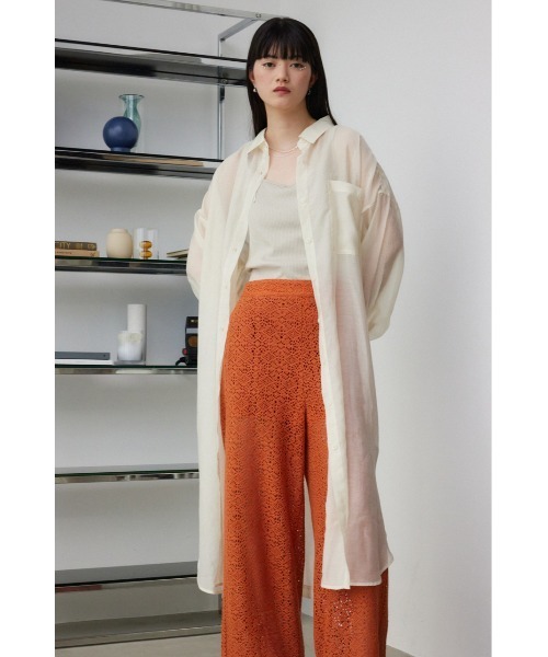 AZUL by moussy（アズールバイマウジー）の「シアーロングシャツ（シャツ/ブラウス・レディース・ライトカーキ/ブラック/アイボリー・SMALL/MEDIUM）」の5枚目の写真