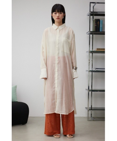 AZUL by moussy（アズールバイマウジー）の「シアーロングシャツ（シャツ/ブラウス・レディース・ライトカーキ/ブラック/アイボリー・SMALL/MEDIUM）」の7枚目の写真