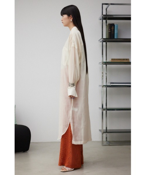 AZUL by moussy（アズールバイマウジー）の「シアーロングシャツ（シャツ/ブラウス・レディース・ライトカーキ/ブラック/アイボリー・SMALL/MEDIUM）」の8枚目の写真