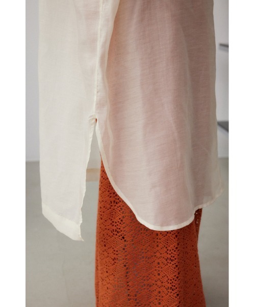AZUL by moussy（アズールバイマウジー）の「シアーロングシャツ（シャツ/ブラウス・レディース・ライトカーキ/ブラック/アイボリー・SMALL/MEDIUM）」の13枚目の写真