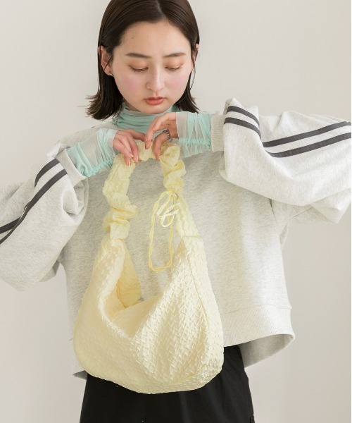 ad thie(アドティエ)の「シャーリングストラップエンボスバッグ(ハンドバッグ・レディース・オフホワイト/ブラック/ライトブルー/イエロー/ピンク・FREE)」の19枚目の写真