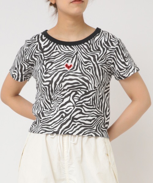 RNA（アールエヌエー）の「M2241 ＦＩＲＥ　ＨＥＡＲＴフライスミニＴ（Tシャツ/カットソー・レディース・レオパード/ゼブラ/ブラック・MEDIUM）」の11枚目の写真