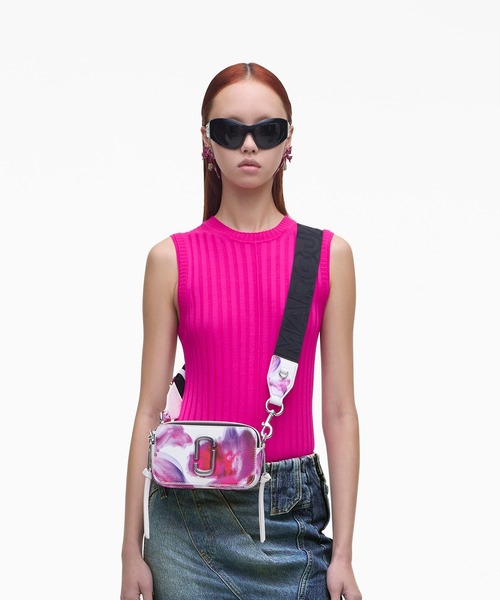 MARCJACOBSフューチャーフローラルレザースナップショット MARC JACOBS（マークジェイコブス）の「THE FUTURE FLORAL