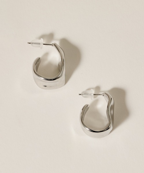 novice（ノーヴィス）の「【novice】Nuance Flat Hoop Pierce［Stainless］（ピアス（両耳用）・レディース・ゴールド/シルバー・FREE）」の3枚目の写真