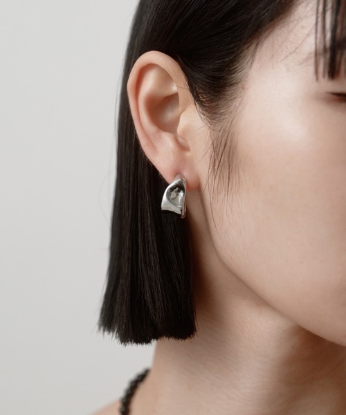 novice（ノーヴィス）の「【novice】Nuance Flat Hoop Pierce［Stainless］（ピアス（両耳用）・レディース・ゴールド/シルバー・FREE）」の8枚目の写真