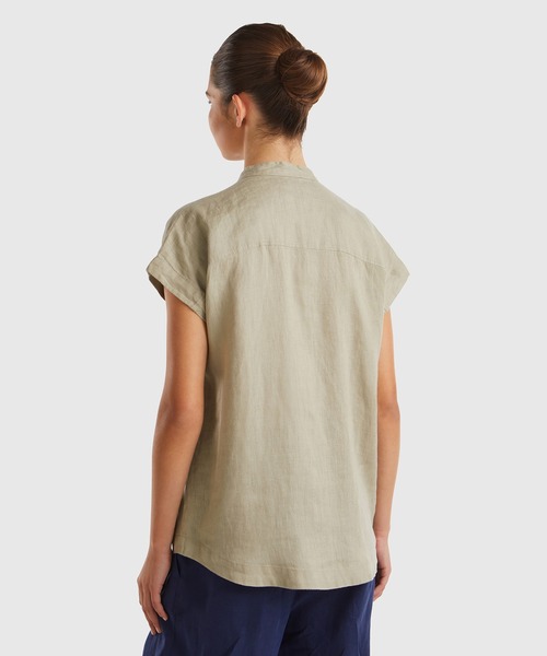 BENETTON (UNITED COLORS OF BENETTON)（ベネトンユナイテッドカラーズオブベネトン）の「リネン100％フレンチスリーブラウンドヘムバンドカラーシャツ・ブラウス（シャツ/ブラウス・レディース・ピンクベージュ/カーキ/ブラック・SMALL/X-SMALL/MEDIUM/XX-SMALL）」の9枚目の写真