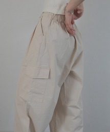 ベルト付きカーゴパンツ/belted cargo pants ロング丈 ワイドパンツ ドロスト リボン 紐 ポケット付き シンプル 無地 大人カジュアル ストリート Y2K バレエコア モノトーン 黒 ブラック アイボリー クリーム ライトベージュ 淡色