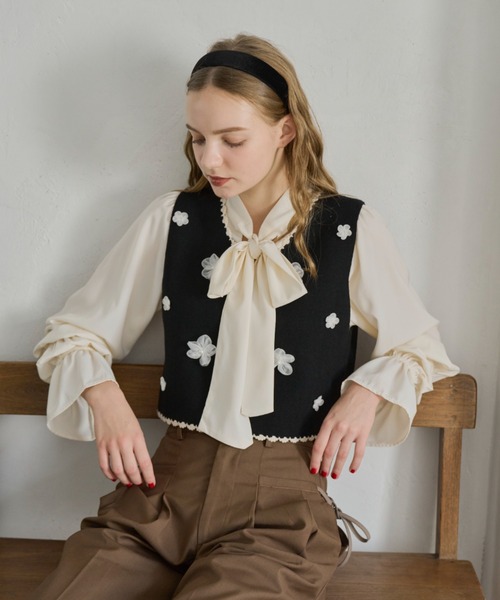 idem（イデム）の「bowtie ribbon frill blouse/ボウタイリボンフリルブラウス（シャツ/ブラウス・レディース・アイボリー/クリーム/ネイビー・FREE）」の8枚目の写真