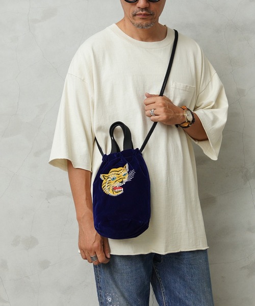 HOUSTON（ヒューストン）の「HOUSTON ヒューストン 6874 VELVETEEN EFFECT BAG 刺繍別珍 エフェクツバッグ「TIGER」（ショルダーバッグ・メンズ・ブラック/ネイビー/ミント・FREE）」の2枚目の写真