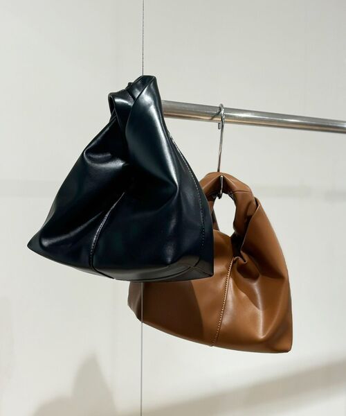 le.coeur blanc（ルクールブラン）の「ツイストハンドルミニバッグ（ハンドバッグ・レディース・ブラック/キャメル・FREE）」の3枚目の写真