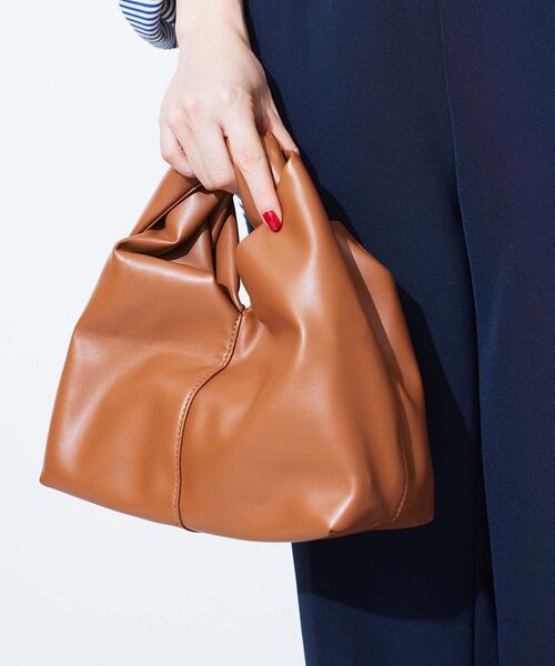 le.coeur blanc（ルクールブラン）の「ツイストハンドルミニバッグ（ハンドバッグ・レディース・ブラック/キャメル・FREE）」の20枚目の写真