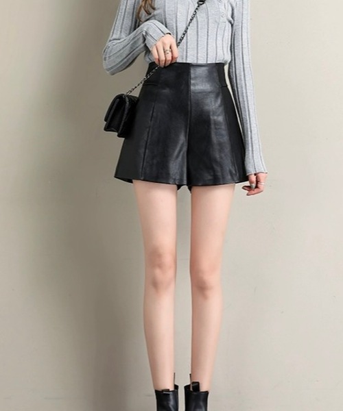 INASTUDIOS(イーナストゥディオス)の「フェイクレザー ハイウエスト ショーツ レディース(その他パンツ・レディース・ブラック・MEDIUM/LARGE/SMALL/X-LARGE)」の14枚目の写真