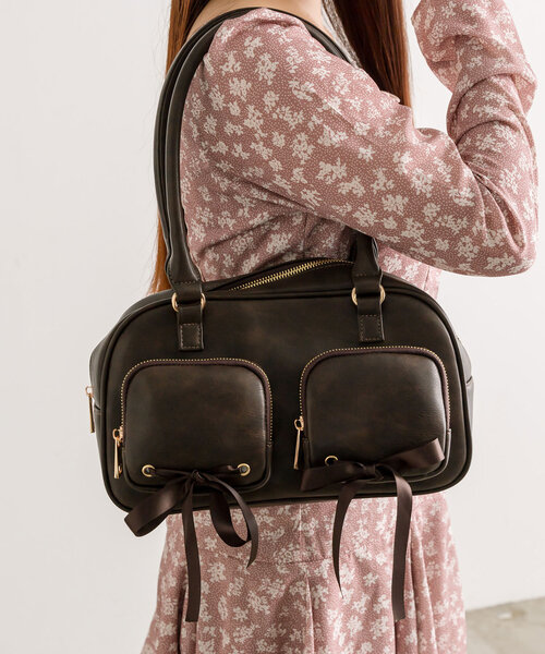 OLIVE des OLIVE（オリーブデオリーブ）の「サテンリボン付きボストンバッグ（ショルダーバッグ・レディース・ダークブラウン/ピンク/サックスブルー・FREE）」の15枚目の写真