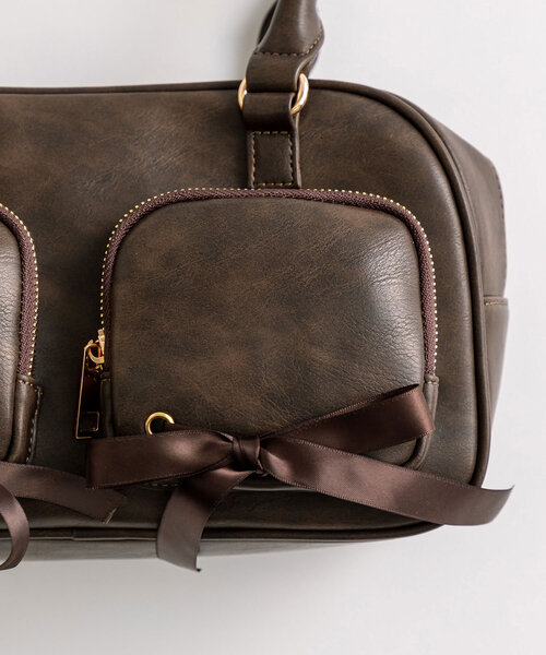 OLIVE des OLIVE（オリーブデオリーブ）の「サテンリボン付きボストンバッグ（ショルダーバッグ・レディース・ダークブラウン/ピンク/サックスブルー・FREE）」の19枚目の写真